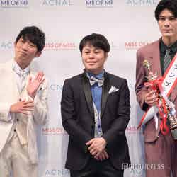 （左から）石田明、井上裕介、高尾昇吾さん（C）モデルプレス