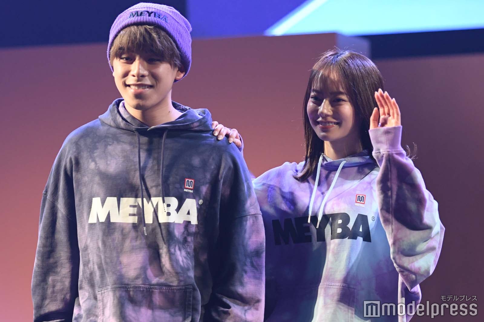 カップルYouTuberなこなこ、仲良し密着でペアルック着こなし「福岡デートしたい」＜TGC teen 2022 Fukuoka＞