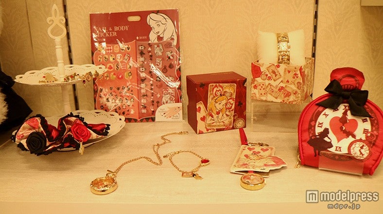 「不思議の国のアリスAlice Red＆Black」コレクション（10月上旬発売）／（C）Disney