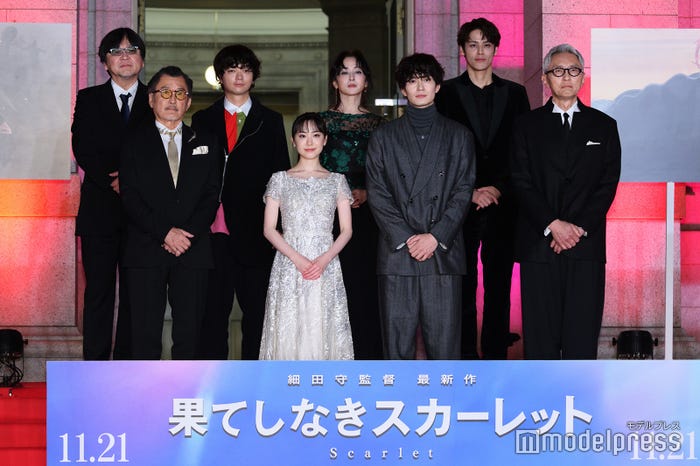 (後列)細田守監督、染谷将太、斉藤由貴、宮野真守(前列)吉田鋼太郎、芦田愛菜、岡田将生、松重豊(C)モデルプレス