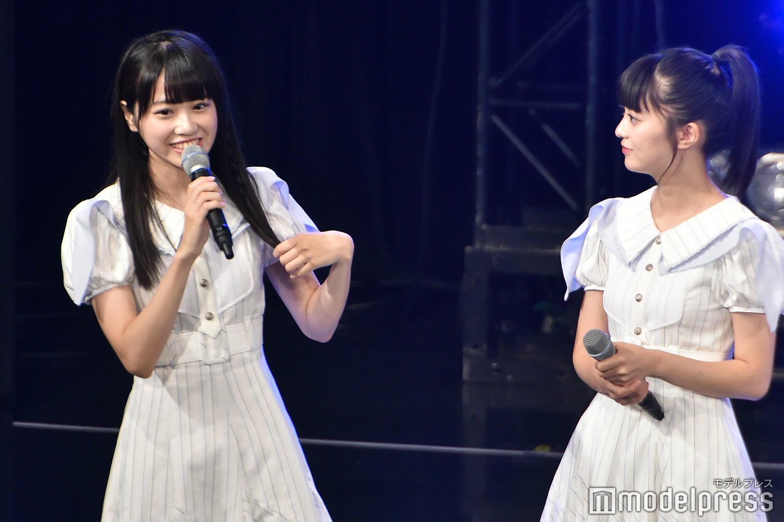 中村舞（左） （C）モデルプレス