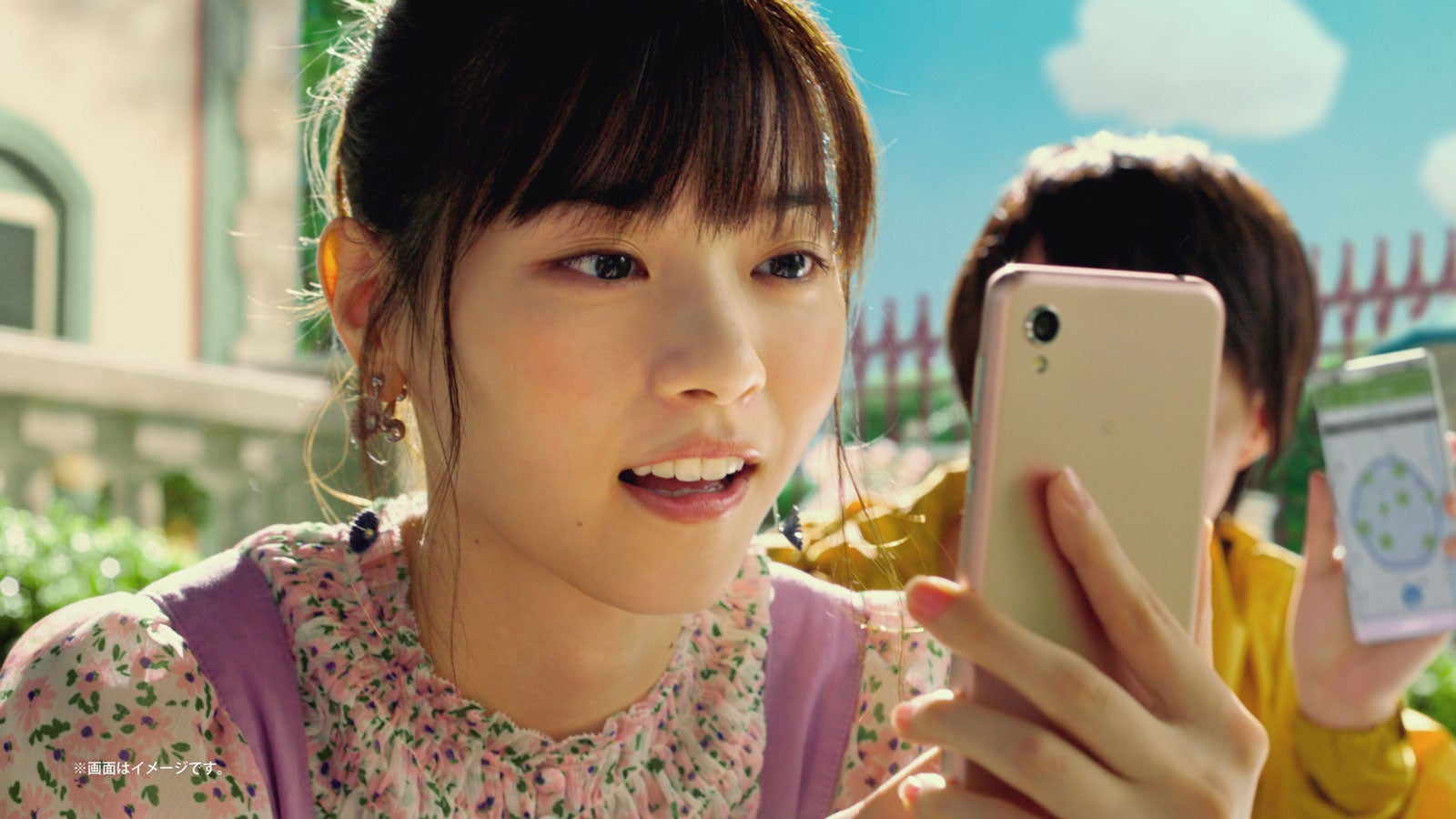 西野七瀬／新TVCM「神木さん西野さんのなぞって検索」篇より（提供写真）