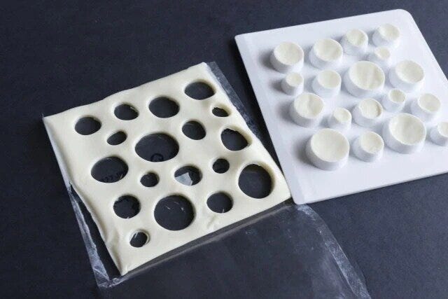 ダイソーの便利なのせデコチーズ抜き型（網目・水玉）