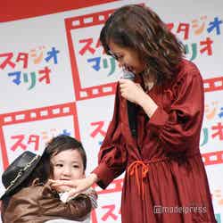 前田敦子、子どもたちと共演で“ママの顔” （C）モデルプレス