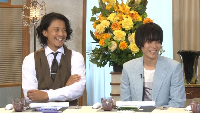 小栗旬、菅田将暉/30日放送「ぐるぐるナインティナイン」より(C)日本テレビ