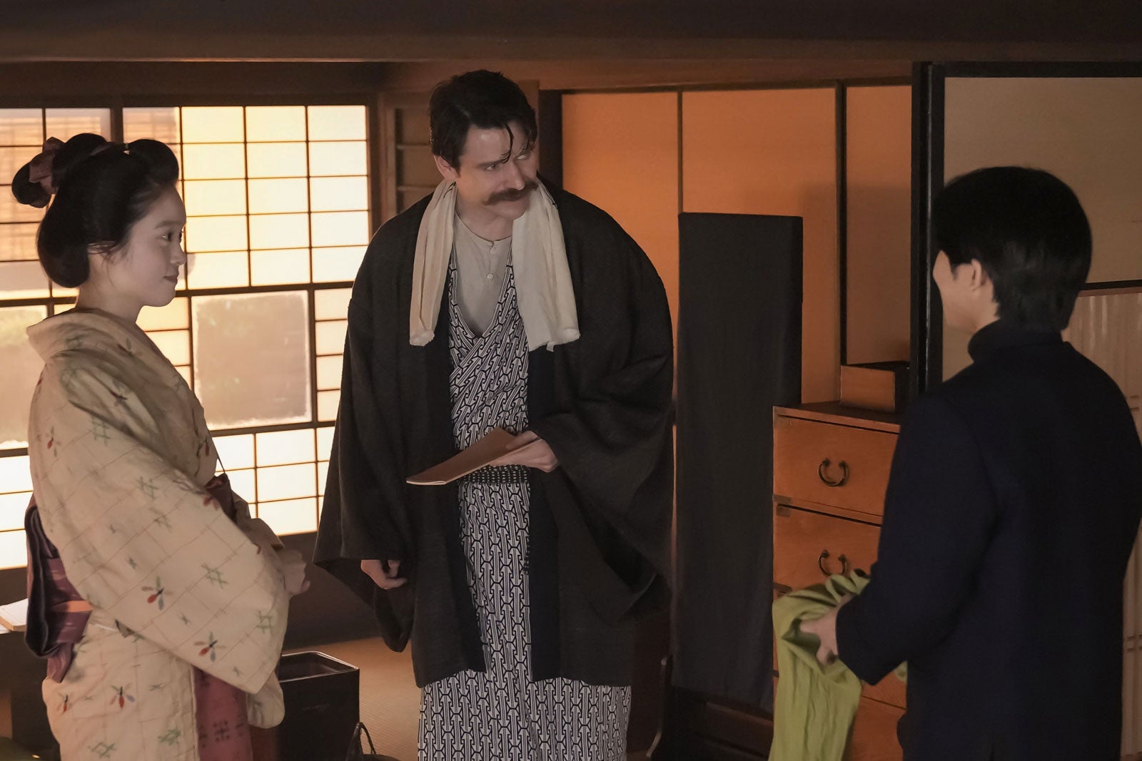 高石あかり、トミー・バストウ、下川恭平「ばけばけ」第46話（C）NHK