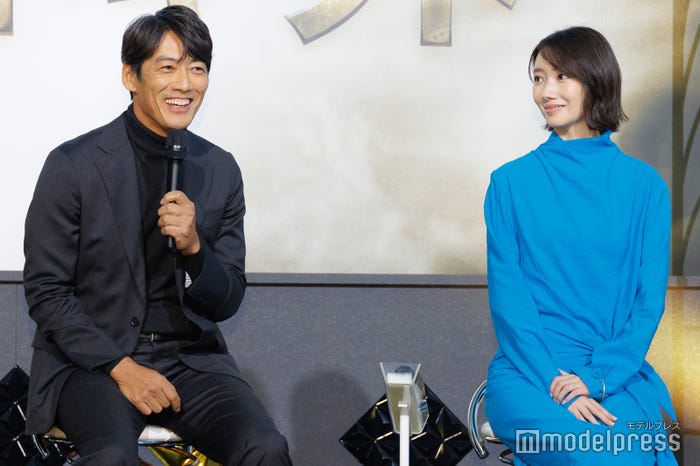 反町隆史、波瑠(C)モデルプレス