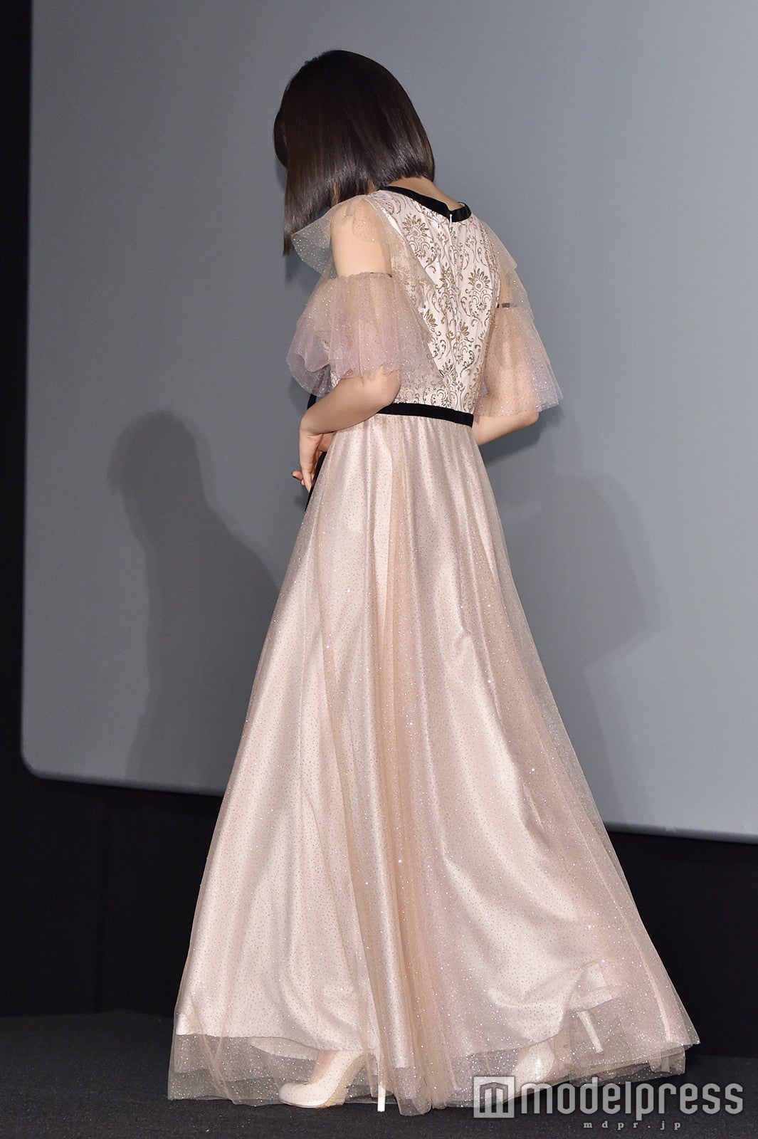 バックスタイルもセクシー／広瀬すず （C）モデルプレス