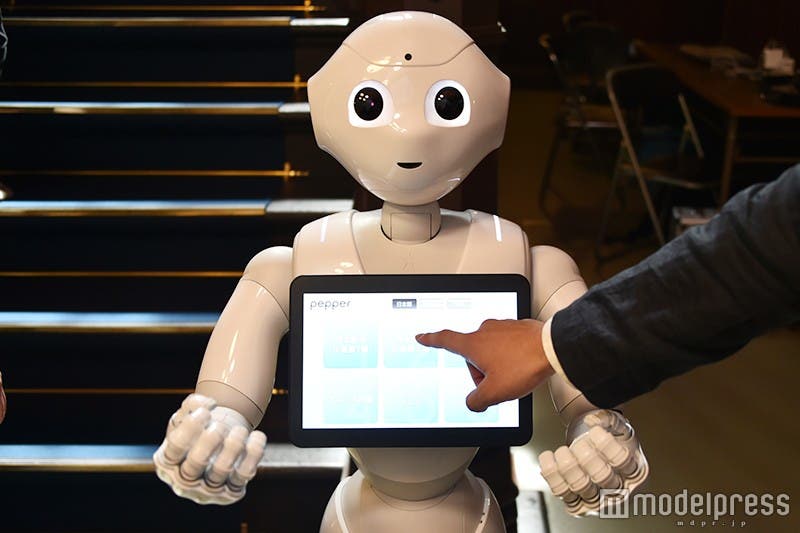 メニューをタッチすると説明を開始/Pepper(C)モデルプレス
