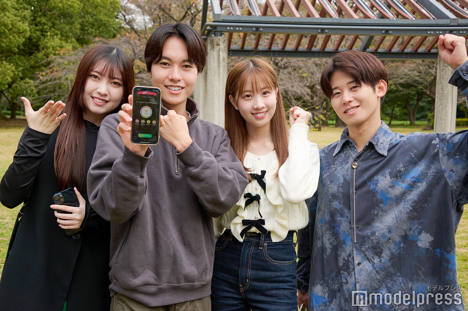 チームチャレンジを達成した4人（C）モデルプレス