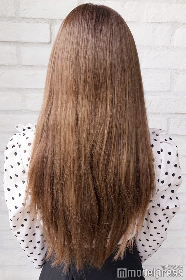 髪は胸元あたりの長さ (C)モデルプレス