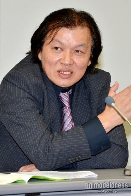 土屋アンナ提訴記者会見を行った甲斐智陽氏