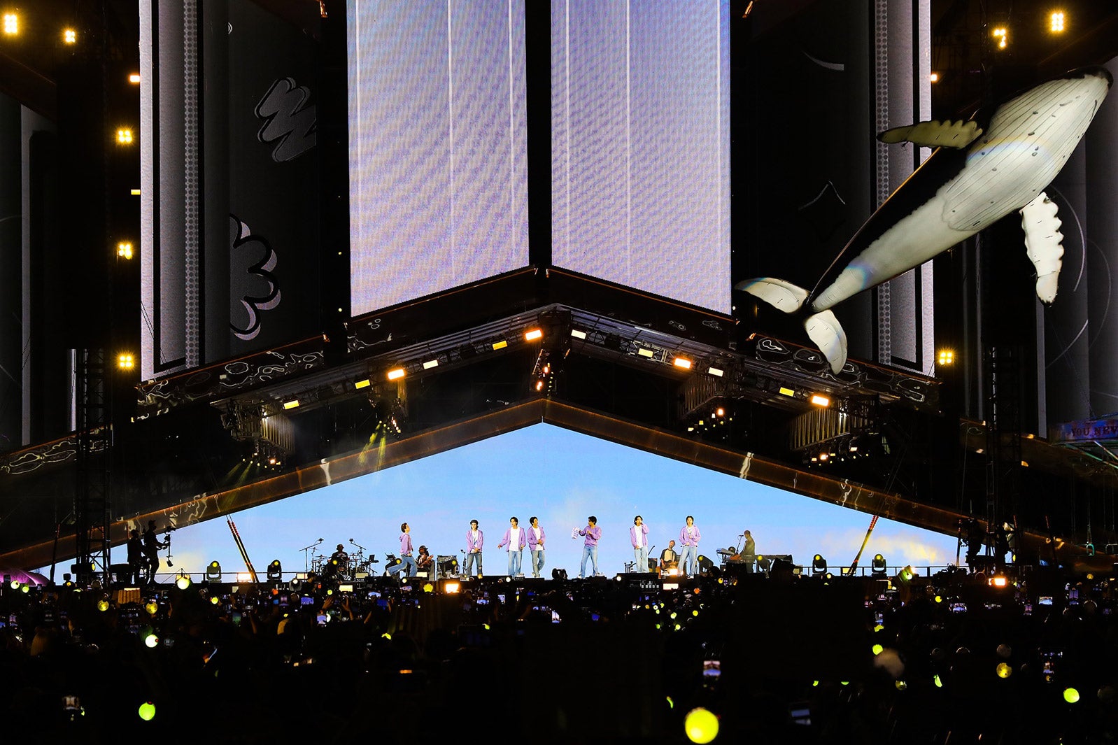 BTS、全世界229ヶ国と共にした釜山コンサート開催 オンライン視聴数は ...