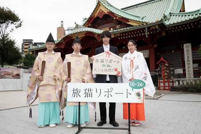 福士蒼汰(右から2番目)(C)2018「旅猫リポート」製作委員会 (C)有川浩/講談社