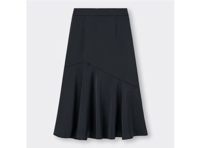 ジーユー　サテンラッフルフレアミディスカート　1990円（税込）※一部店舗およびオンラインストアのみ販売