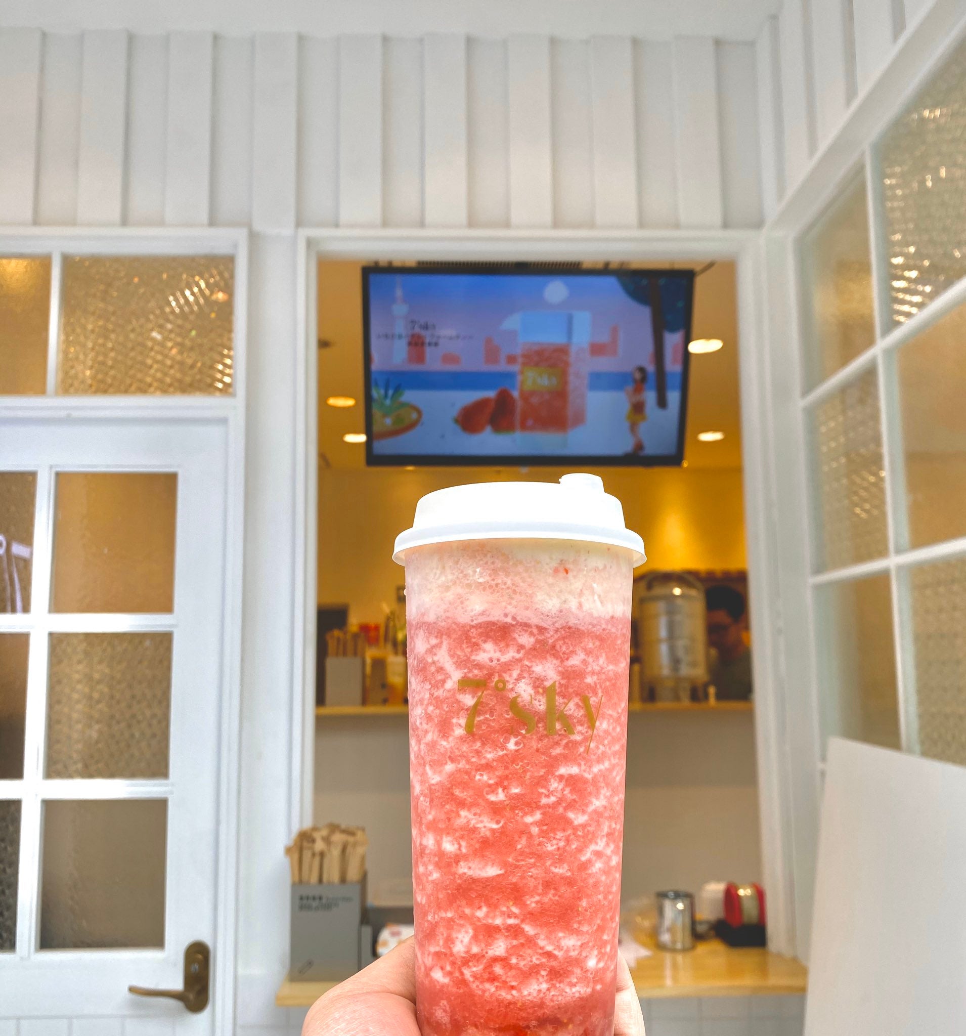 ストロベリーチーズティー690円／画像提供：7°sky