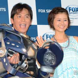 (左から)岡田圭右、鈴木ちなみ