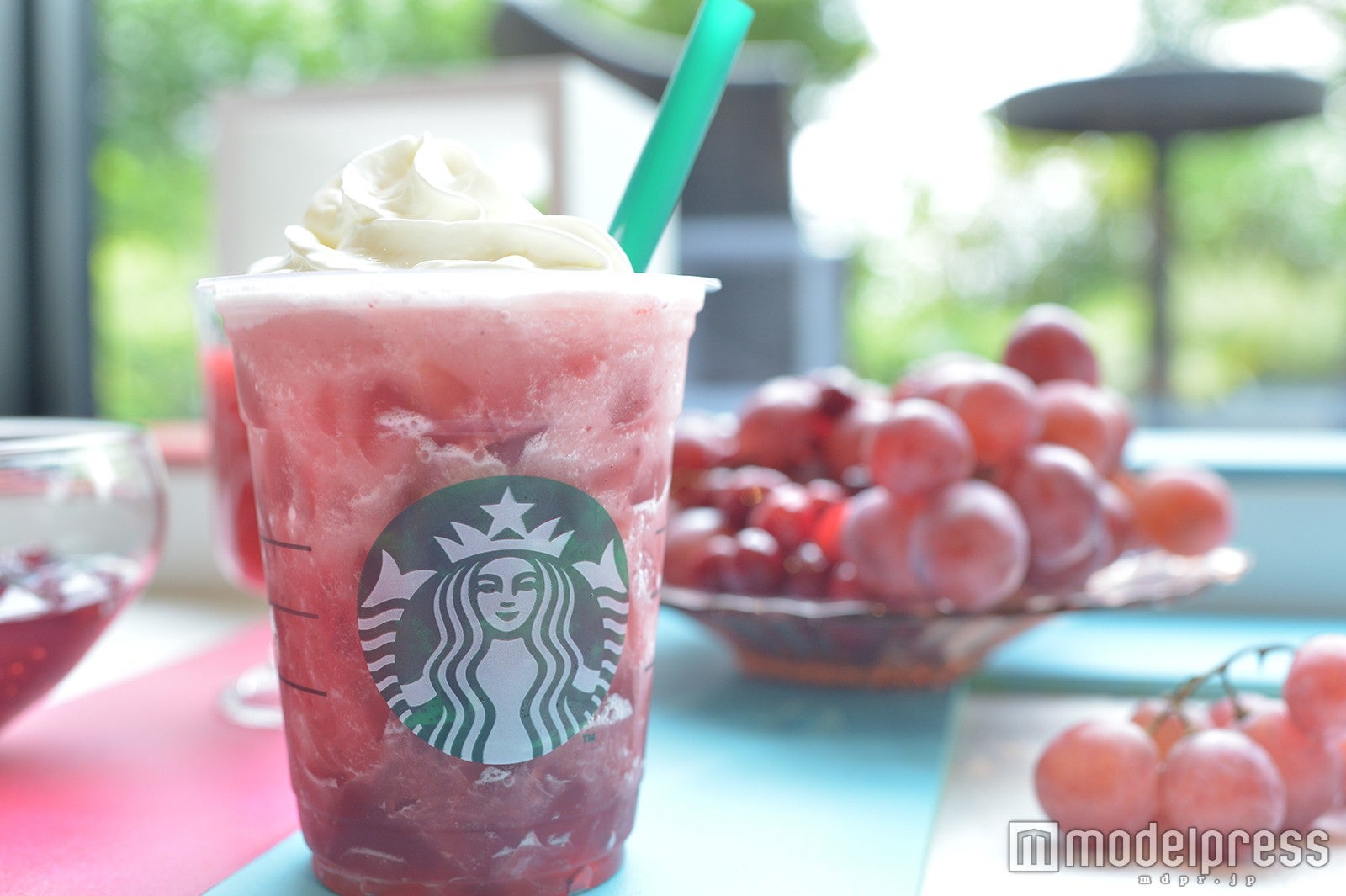 グレーピー グレープ ＆ ティー ジェリー フラペチーノ（R）（C）モデルプレス