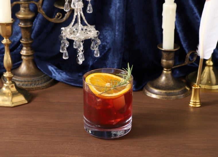 サングリア風フルーツドリンク税込1,090円（C）青山剛昌／小学館・読売テレビ・TMS 1996