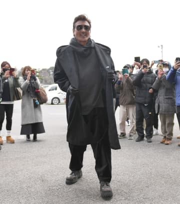 日本ハム 新庄剛志監督のオシャレコーデがすごっ！ファン＆報道陣にさりげないポーズも 球界になくてはならない存在感が垣間見えた瞬間