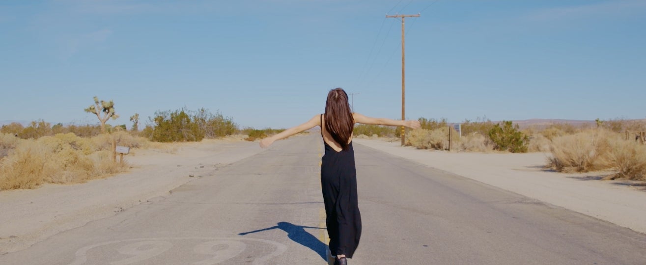 板野友美「Just as I am」MVより（画像提供：キングレコード）