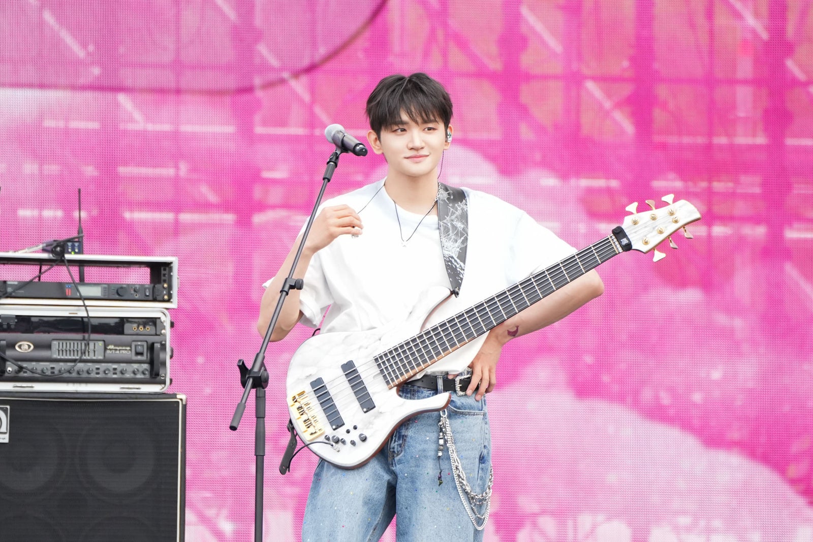 LUCY「Weverse Park」（C）2026 Weverse Con Festival
