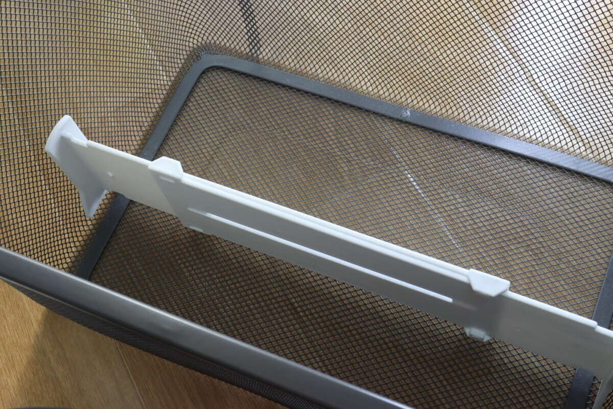 ダイソーの伸縮式引出し整理整頓仕切板をセットする