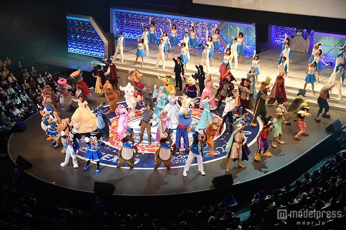 究極のディズニーファンイベント D23 Expo Japan 15 1日だけのスペシャルショー 松たか子ら豪華ゲストも 写真特集 取材レポ モデルプレス