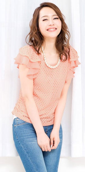 メッシュ×シフォン袖フリル☆ブラウストップス「神戸レタス」2490円（税込）