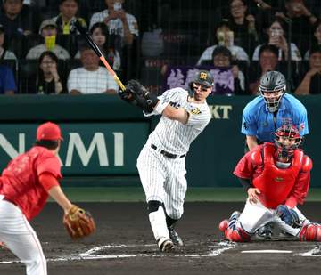 阪神 初回から打線爆発！佐藤輝明が打点王独走の先制タイムリー→大山も2点タイムリー 70イニングぶり複数得点で7連敗の空気払拭 甲子園が大歓声に
