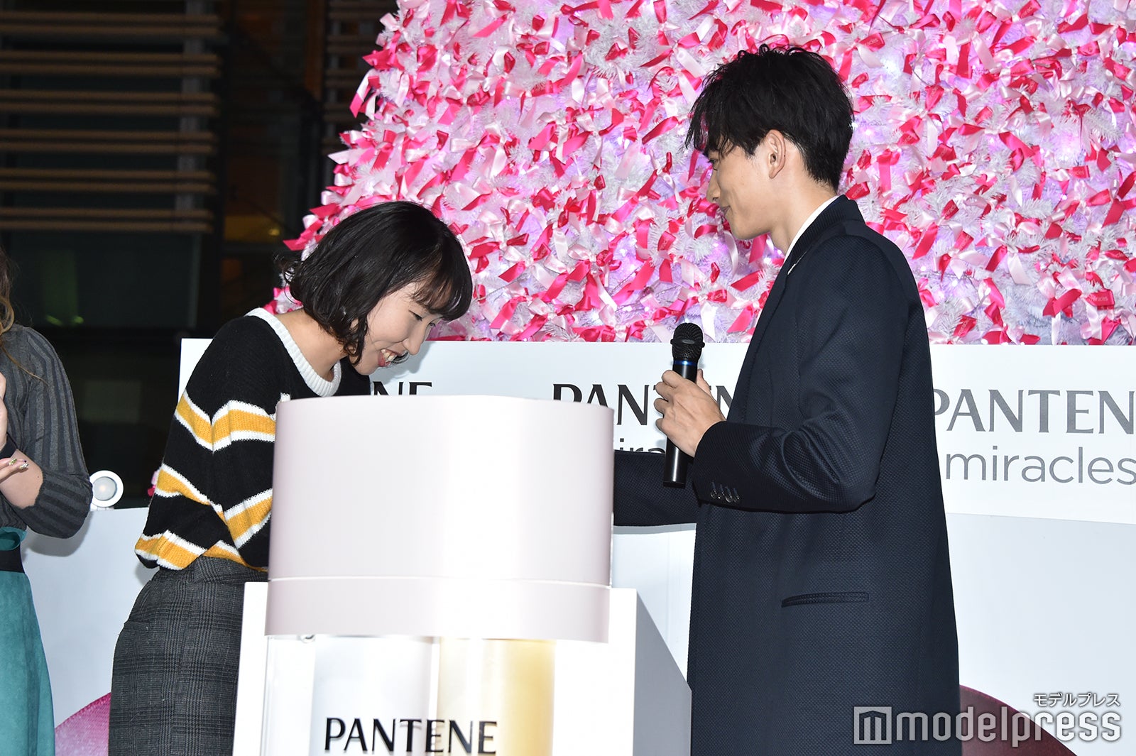 ファンと交流する町田啓太（C）モデルプレス