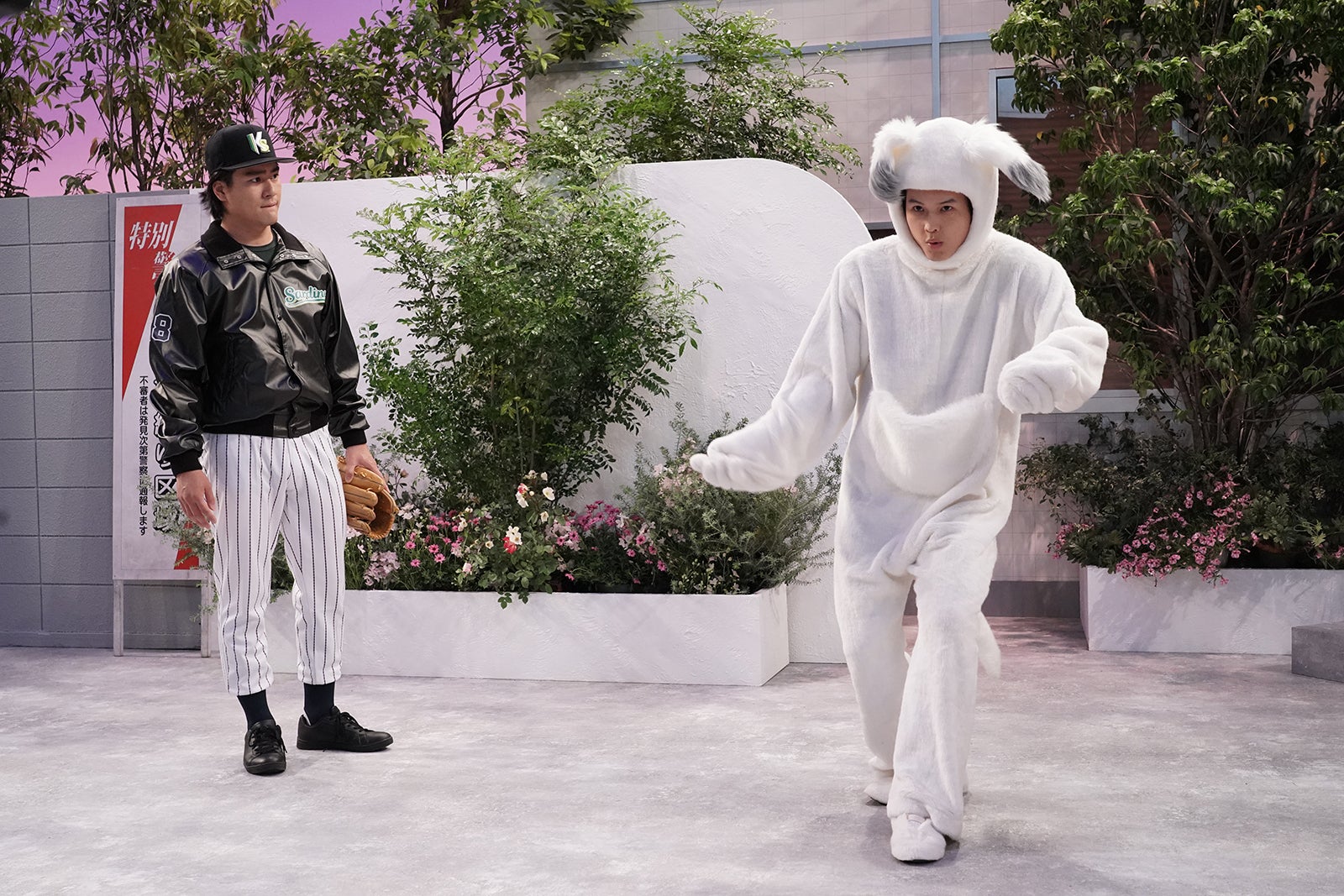 森本慎太郎、松村北斗「ワロタ！」（C）Storm Labels Inc.