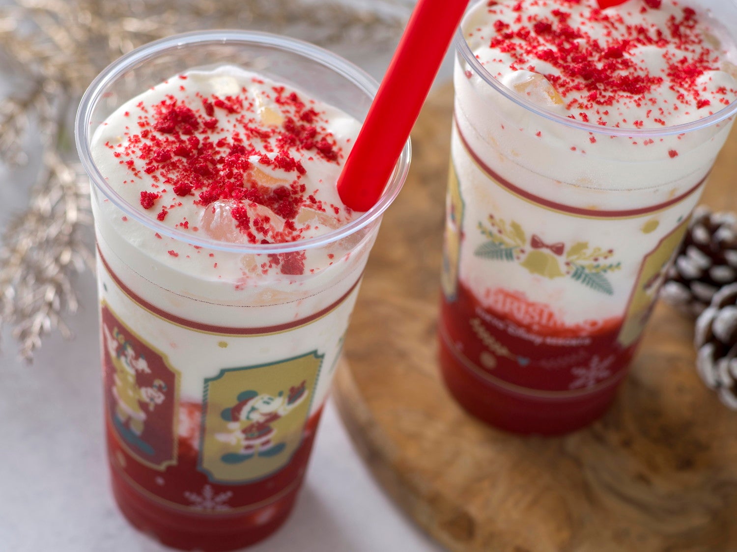 タピオカドリンク（苺ミルク）600円（C）Disney