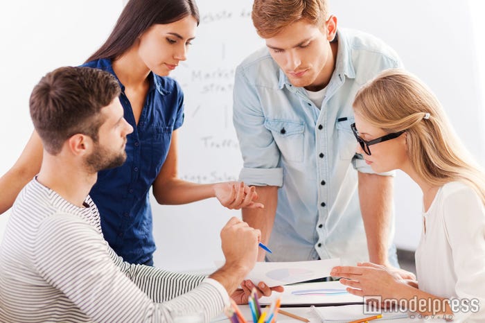 学びながら出会いもあるなんて一石二鳥 (photo by gstockstudio/Fotolia)