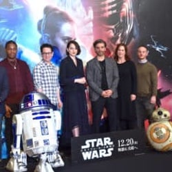 『スター・ウォーズ』来日会見、レイの家族や出生の秘密は「明かされます!」C-3PO“真の黒幕説”も