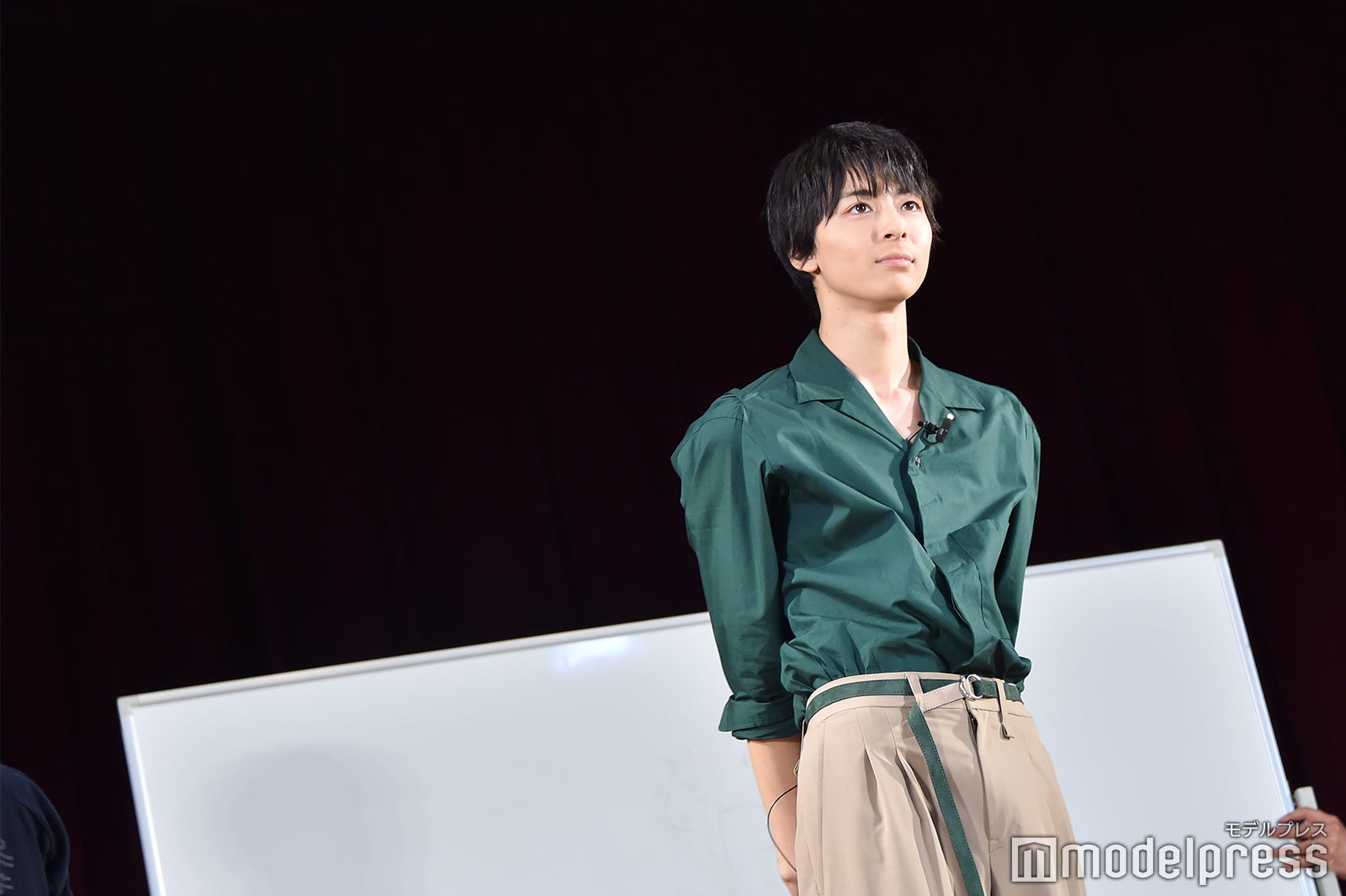 高杉真宙／「“佐野玲於”の似顔絵1分描写対決」の様子 （C）モデルプレス