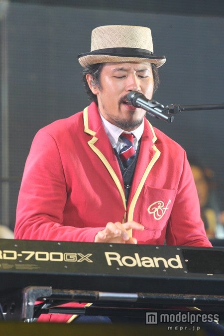 ライブパフォーマンスをしたスキマスイッチ