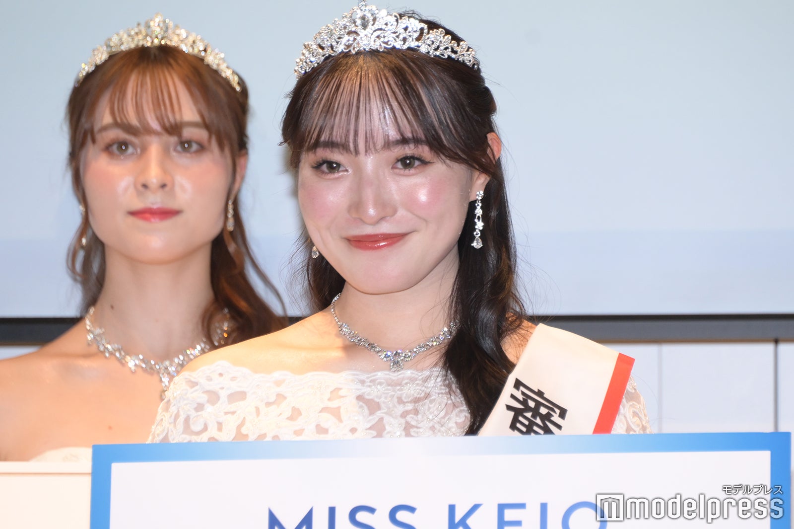 （左）野村実央さん（C）モデルプレス