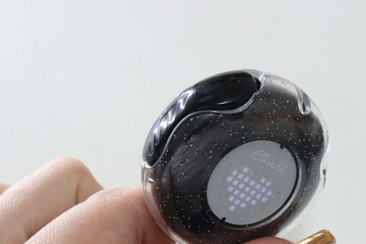 完全ワイヤレスイヤホン（