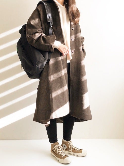 スニーカーが一番使える デートにも通勤にもokのラクちん おしゃれなスニーカーコーデ特集 モデルプレス