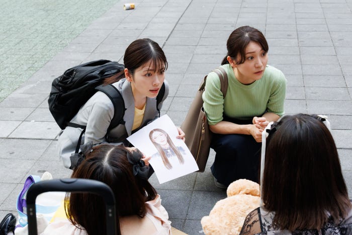 小芝風花、大島優子「GO HOME~警視庁身元不明人相談室~」第6話より(C)日本テレビ