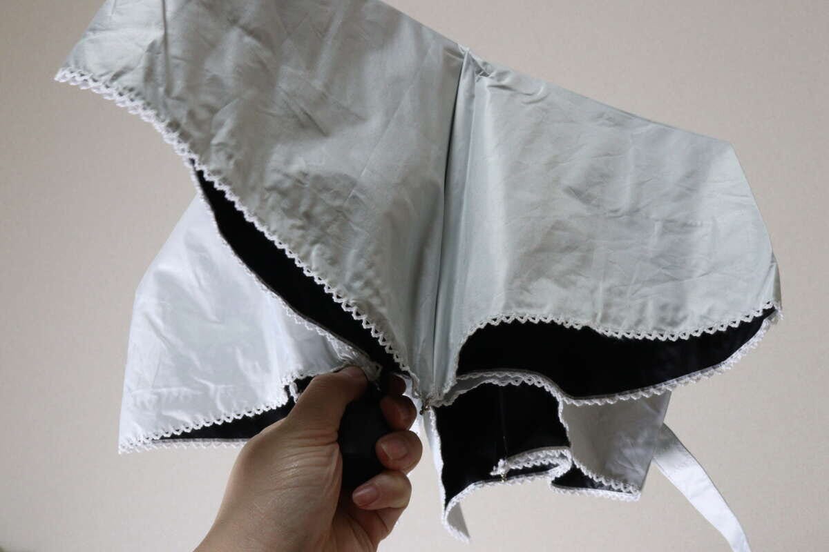 ダイソー 遮光折りたたみ傘(ピコレース) ダイソーの遮光折りたたみ傘(ピコレース)の使用例