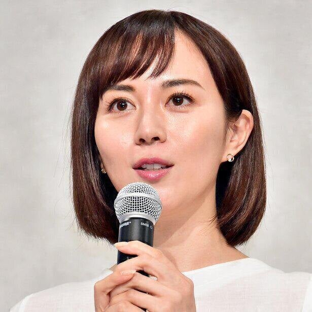 比嘉愛未 オトナだって 公園で無邪気にはしゃぐ姿に ギャップにやられた かわいすぎて の声 モデルプレス