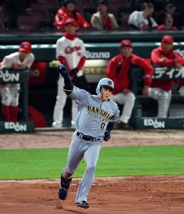 阪神が雨中の大逆転勝利！九回3点差追いつく→木浪が決勝2ラン「集中を切らさず戦えた」コールド負けの危機から劇勝 18年ぶり開幕3カード連続勝ち越し