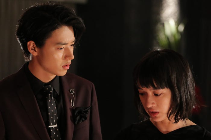 山崎賢人、門脇麦/「トドメの接吻」第3話より(C)日本テレビ