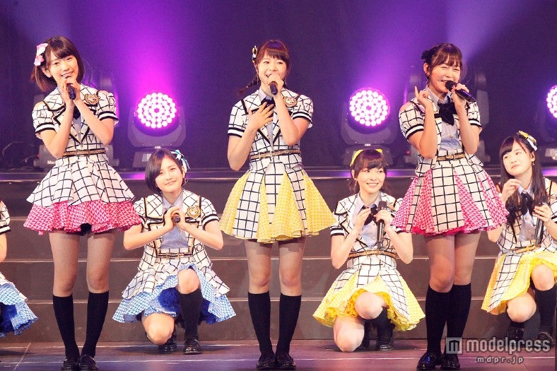 宮脇咲良、穴井千尋、多田愛佳（C）AKS