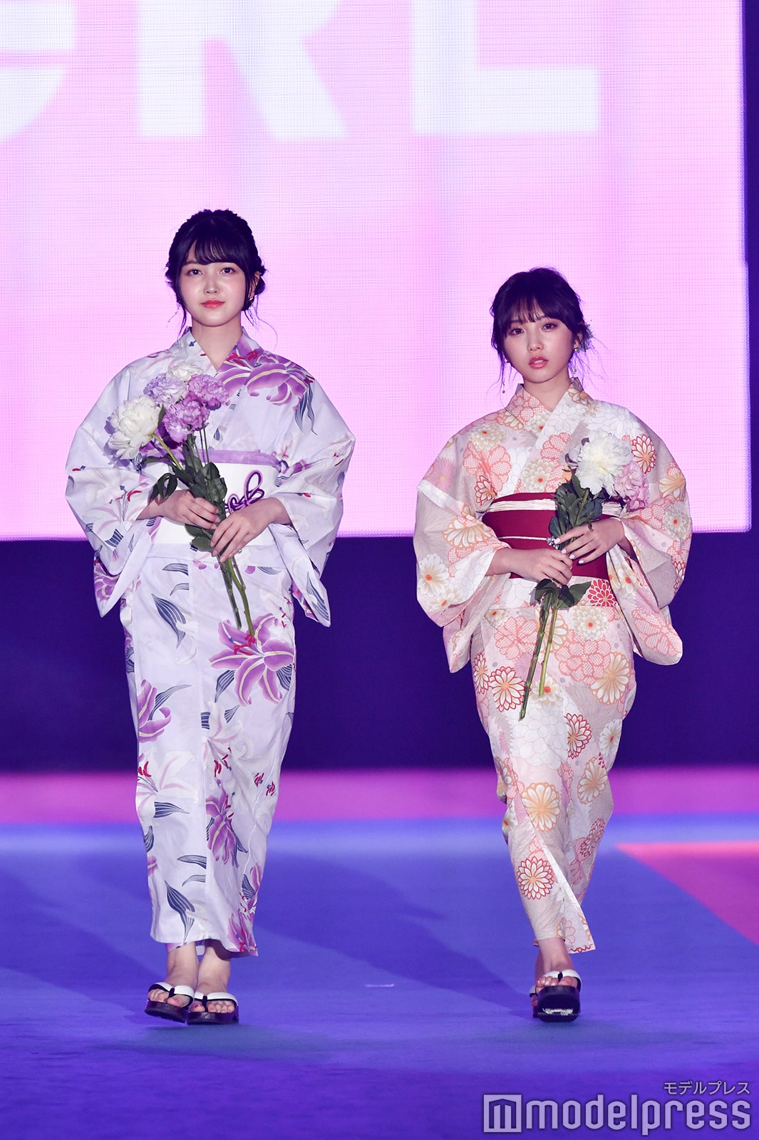 久保史緒里＆与田祐希（C）モデルプレス