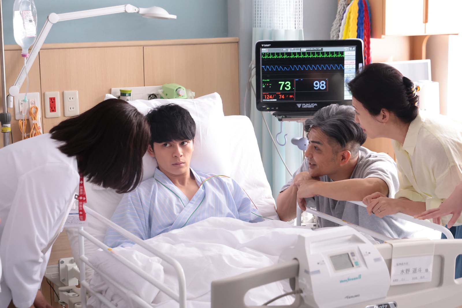 眞栄田郷敦、北村一輝、戸田菜穂「366日」第5話より（C）フジテレビ