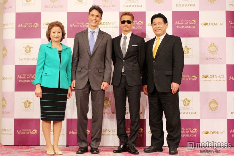 EXILE・ATSUSHI（中右）とティム・ジャニス（中左）