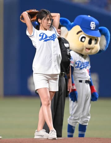 剛速球始球式でも話題に 女子アナが第1子出産を報告「想像以上にたくさんの幸せをもらっています」